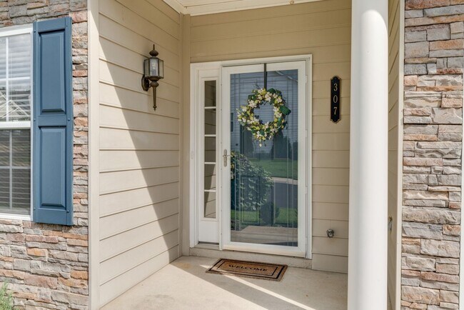 Foto del edificio - Beautiful 2-Bed, 2.5-Bath Townhouse in Har...