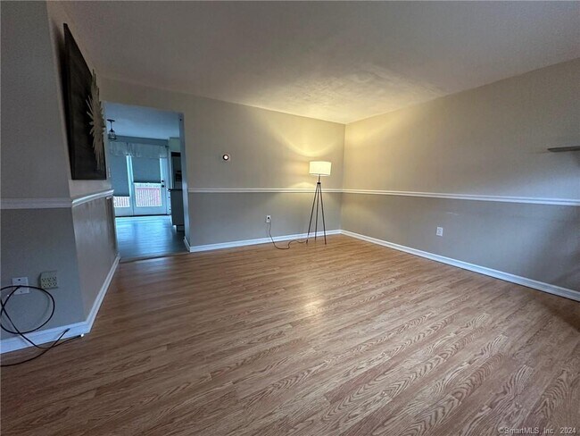 Building Photo - 46 Robertson St