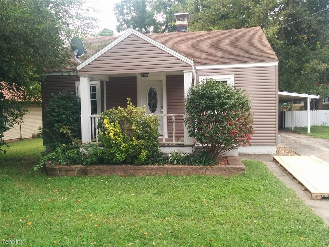 Primary Photo - 1470 E McDaniel St