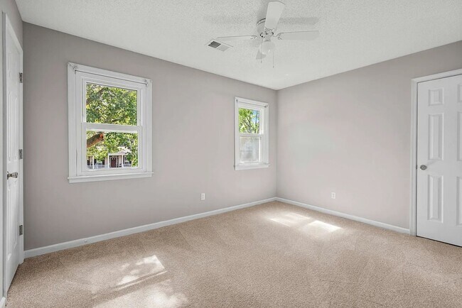 Building Photo - Home with Modern Updates in Indigo Fields!