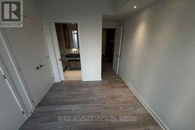 Photo du bâtiment - 11 Yorkville Ave