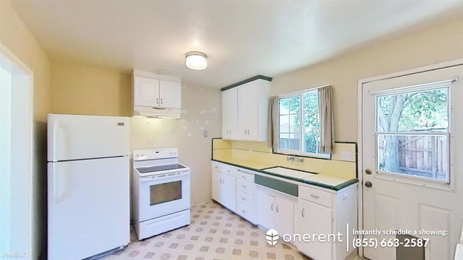 Foto del edificio - 2 br, 1.5 bath Duplex - 22620 Alcalde Road -