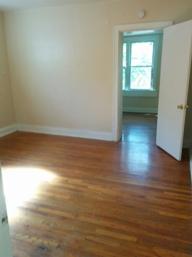 Building Photo - 4003 Hydraulic Ave