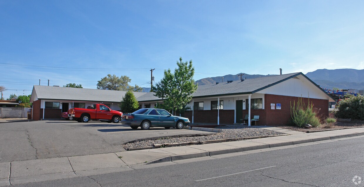 Primary Photo - 12917 Lomas Blvd NE