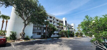 Building Photo - 300 Columbia Dr