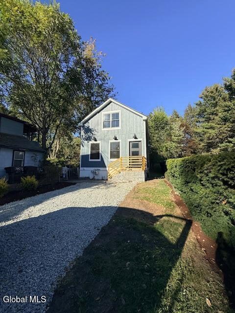 Foto del edificio - 761 Pawling Ave