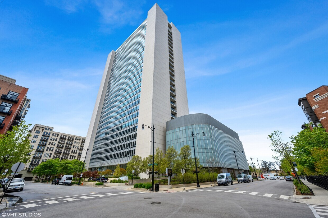 Primary Photo - 500 W Superior St
