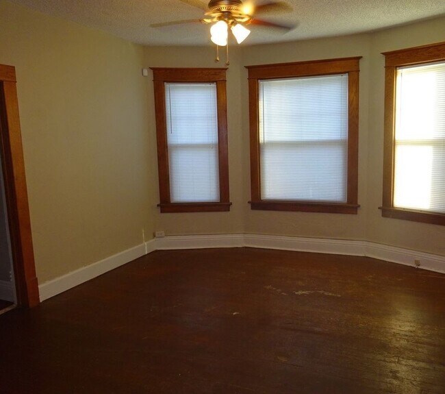 Building Photo - 4 bedroom house in Davenport