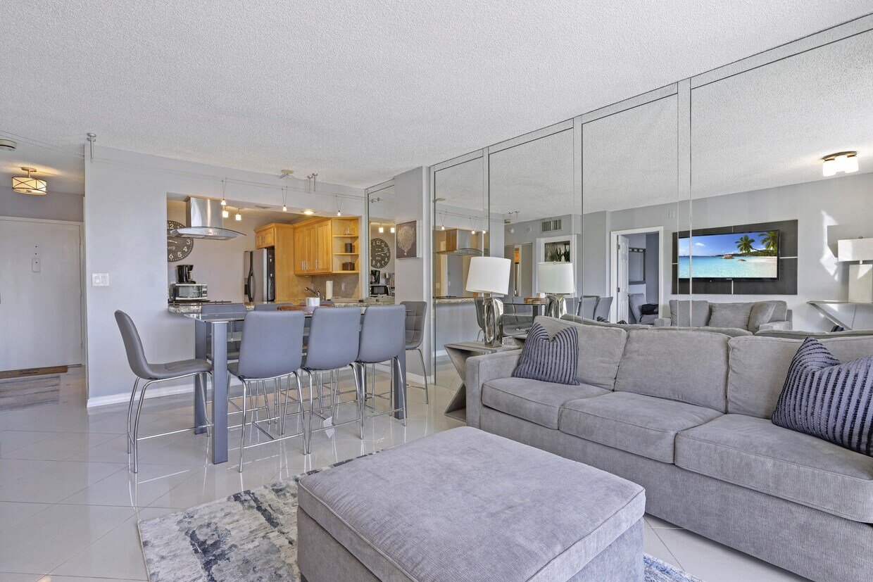Foto principal - 2121 N Ocean Blvd
