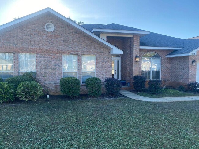 Building Photo - 565 E Shipwreck Rd