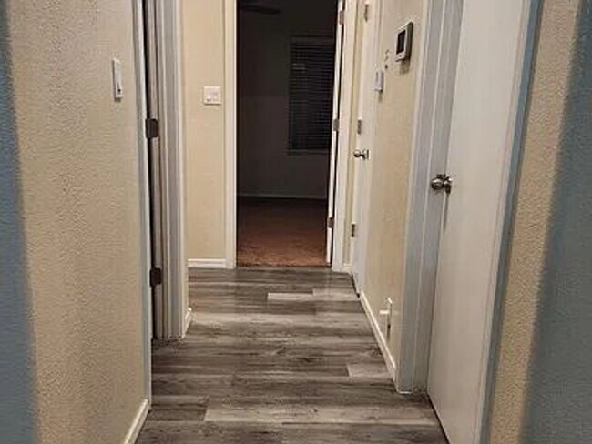Foto del edificio - This newly renovated 3 bedroom, 2 bathroom...