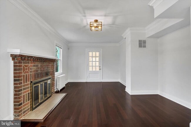 Foto del edificio - 1002 Chillum Rd