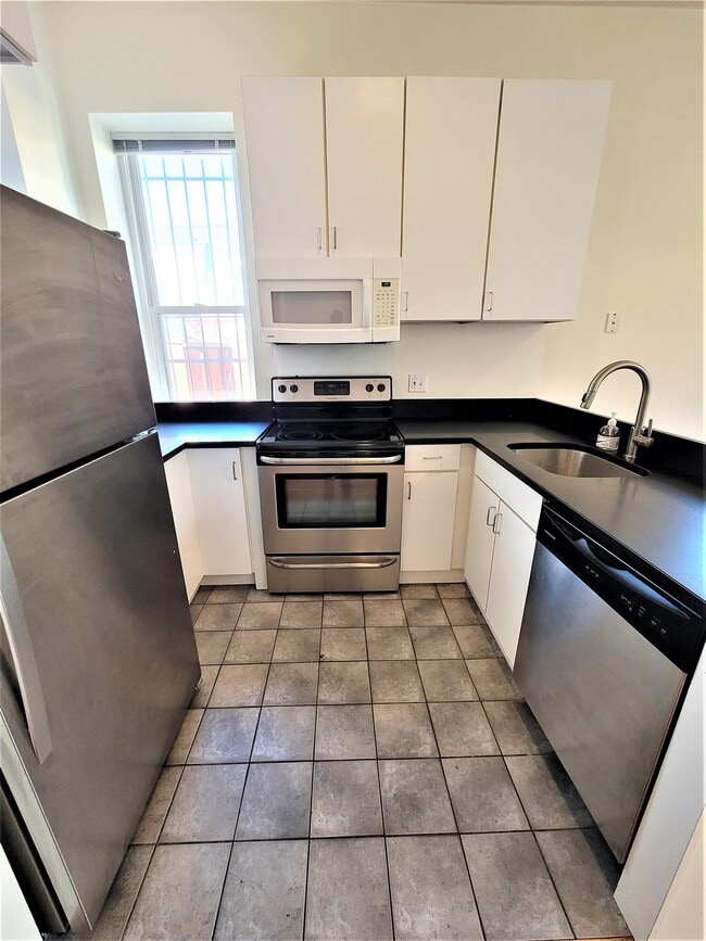 Foto del edificio - 1420 Hopkins St NW