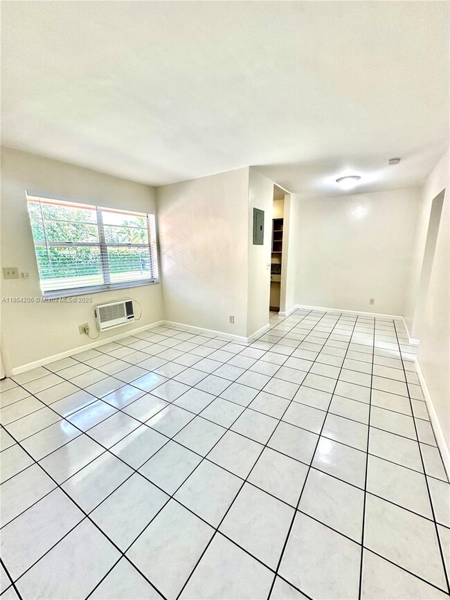Building Photo - 15002 NE 11th Ct
