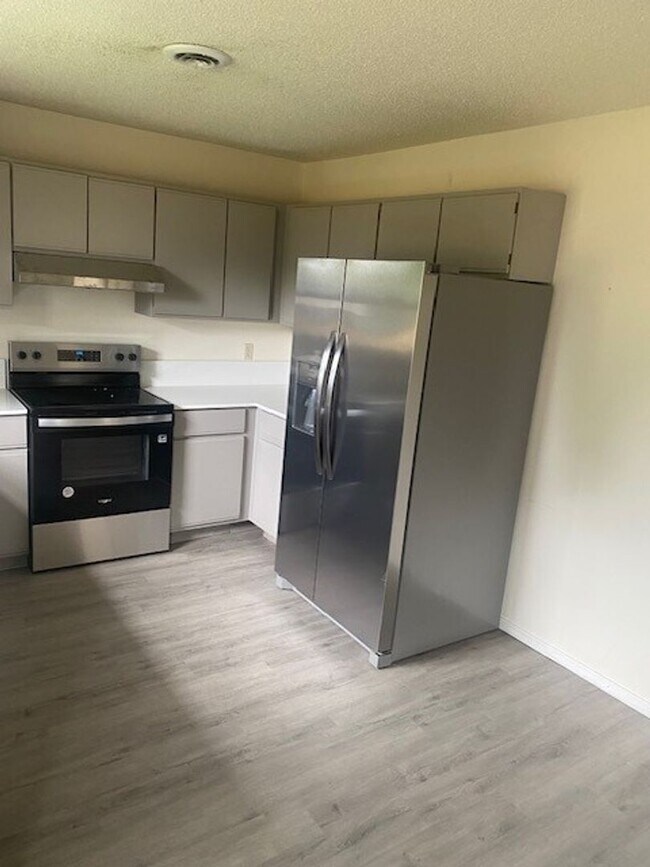 Building Photo - Remodeled 2 bed 1 bath in Fayetteville, 1 ...