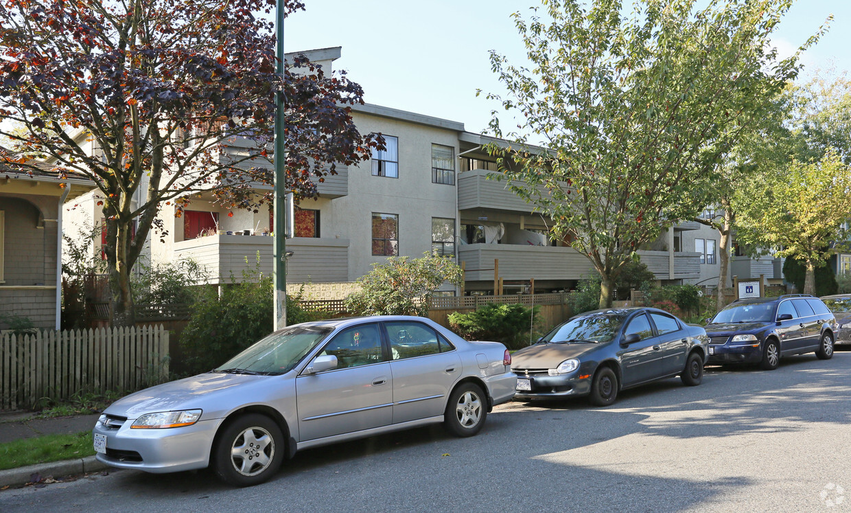 Building Photo - Gardenia Court