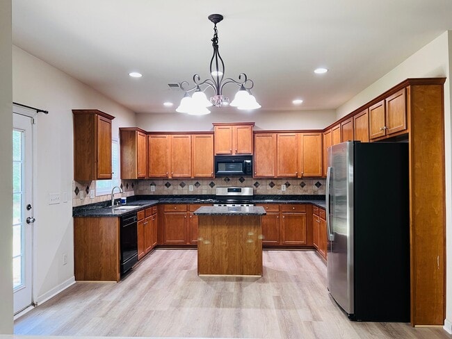 Foto del edificio - 870 Bishops Run Ln