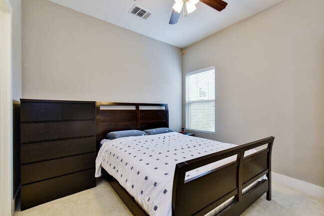 Foto del edificio - 3101 McCurdy St