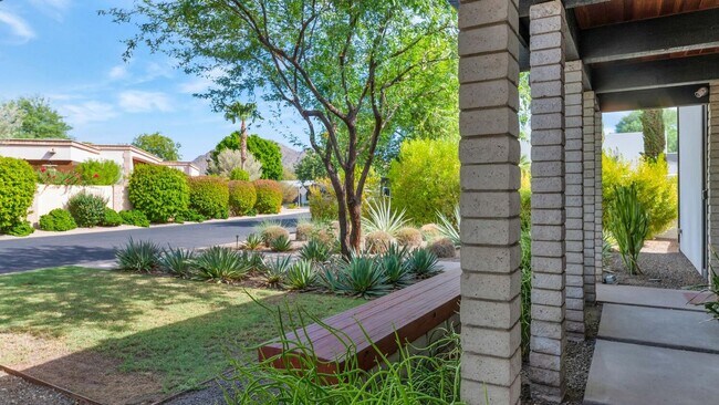 Foto del edificio - 3335 N Rose Cir Dr