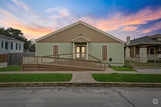 Building Photo - 3328 Bernardo De Galvez Ave