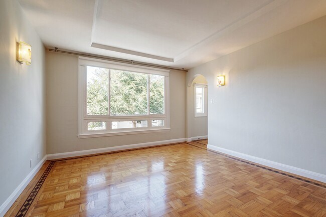 Building Photo - 129 Winfield St