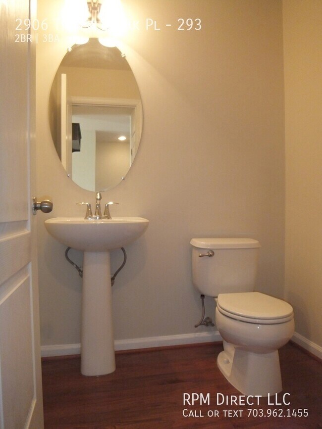 Building Photo - 3 Level Townhouse in River Oaks!