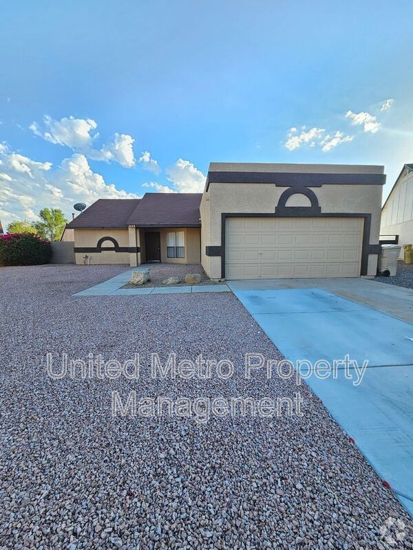 Building Photo - 7423 W Sierra Vista Dr