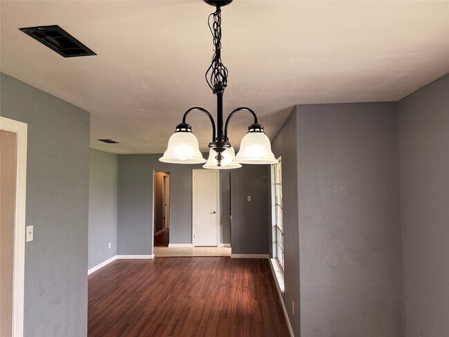 Building Photo - 141 Slade St