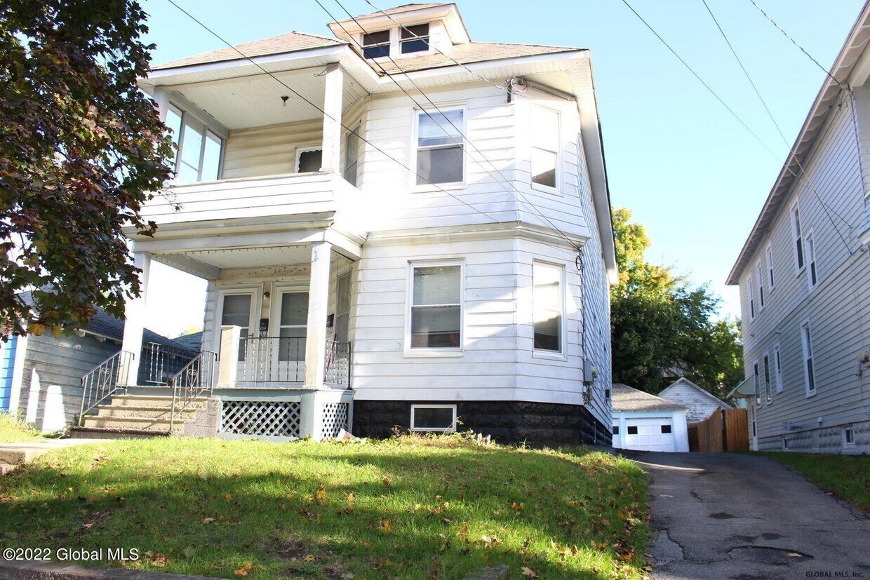 1319 Poplar St, Schenectady, NY 12308 Apartment for Rent in
