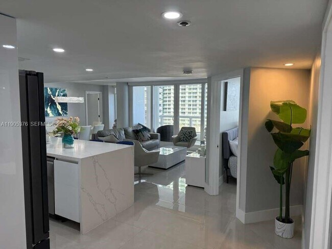 Building Photo - 1717 N Bayshore Dr