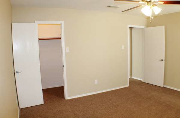 Building Photo - 10408 Hideaway Trl