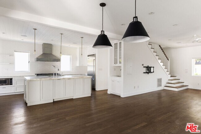 Foto del edificio - 4525 Melbourne Ave