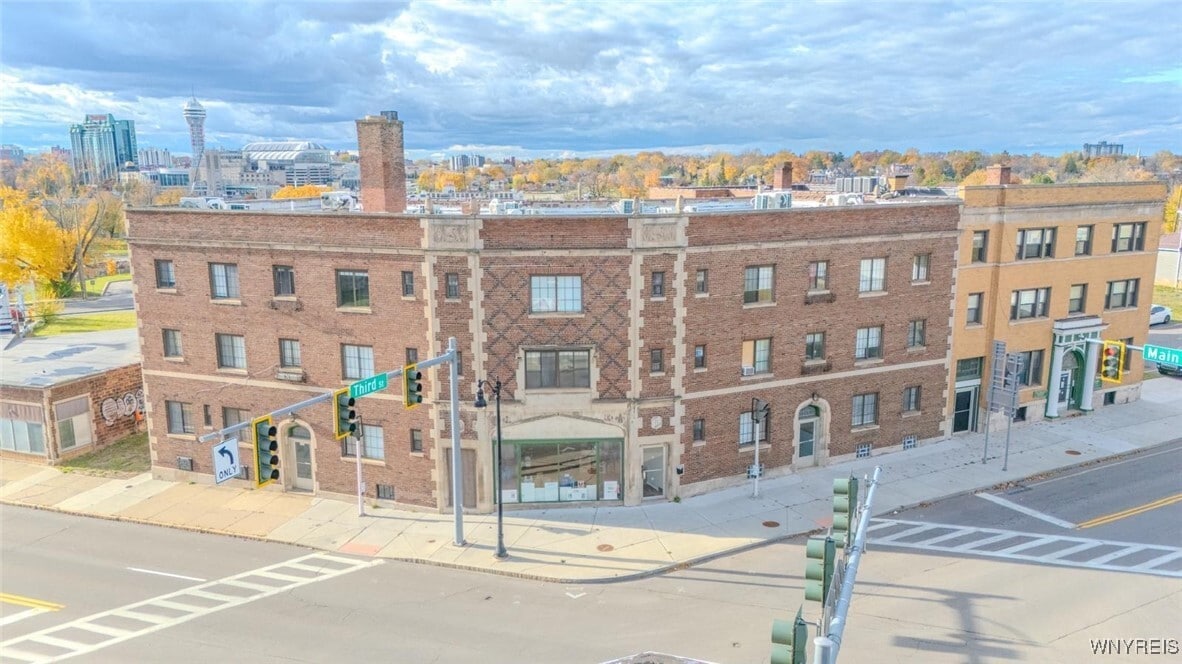 Primary Photo - 530 Main St