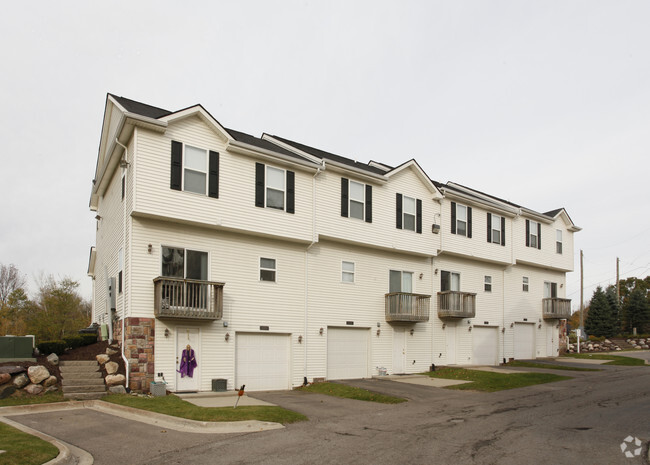 Building Photo - Creek Wood Condos