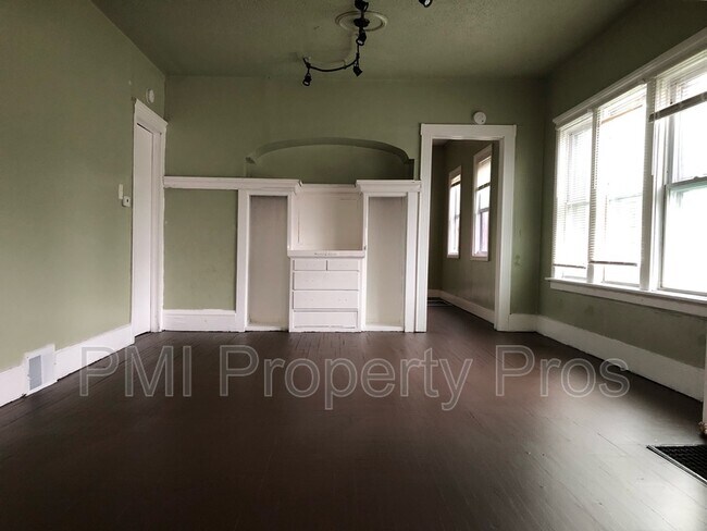 Building Photo - 2483 W Locust St