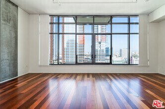 Building Photo - 1100 S Hope St