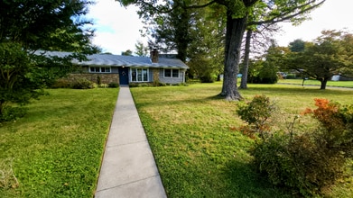 Building Photo - 1 Lantern Ln