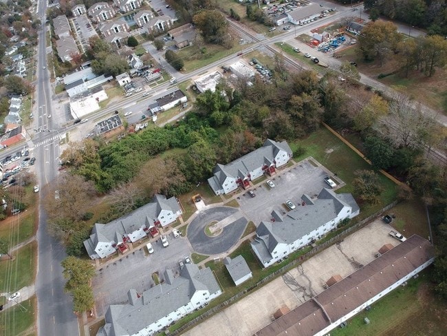 Building Photo - 2-Bedroom Apartment on Turnpike Road