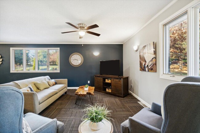 Resident Clubhouse - Greenfield Apartment Homes