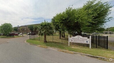 Building Photo - 900 Los Ebanos Rd