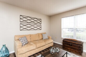 2BR, 2BA - 950 SF - Cove At Cooper Lakes