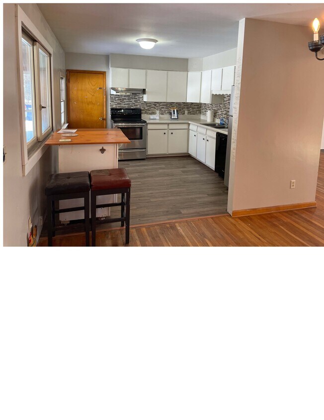 36 Skyview Dr Unit 2, Jericho, VT 05465 Apartments in Jericho, VT