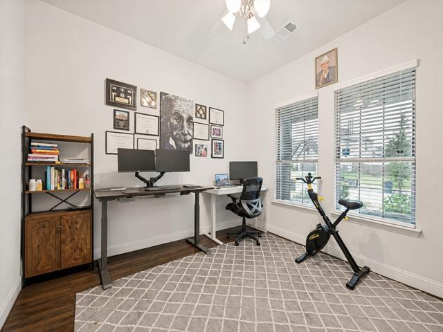 Foto del edificio - 16601 Highland Dr