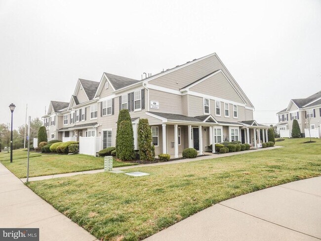 Foto del edificio - 2105 Lexington Mews