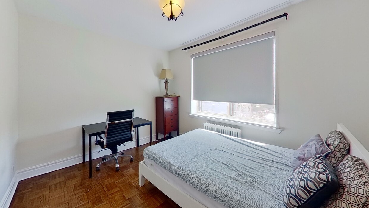 Primary Photo - 710 Spadina Ave.