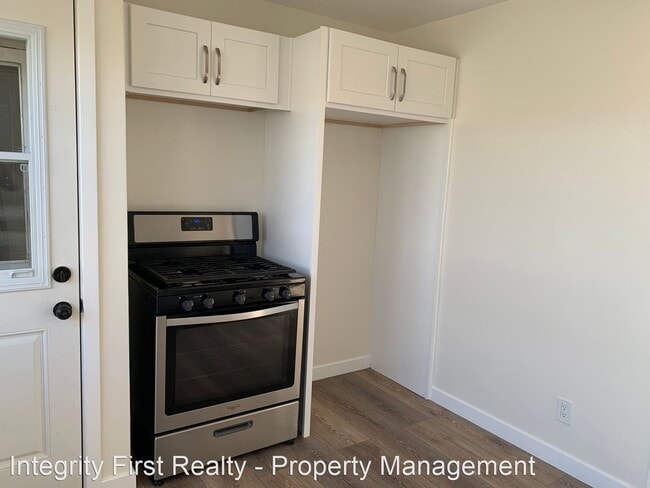 Building Photo - 1 br, 1 bath House - 2751 Granger Ave.