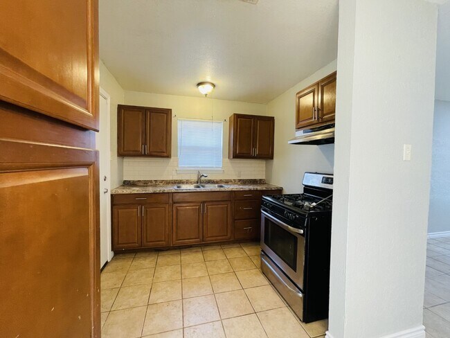 Foto del edificio - 4822 Hemphill Dr