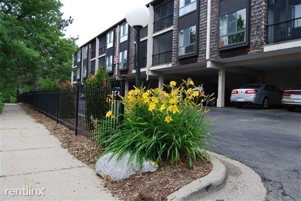 Building Photo - 125 W Hoover Ave