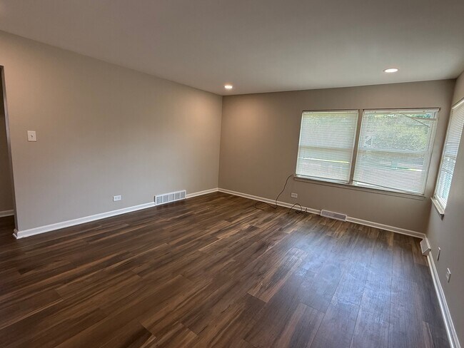 Foto del edificio - 62 S Westmore-Meyers Rd