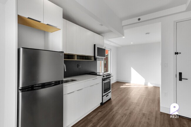 Building Photo - 2069 Honeywell Ave